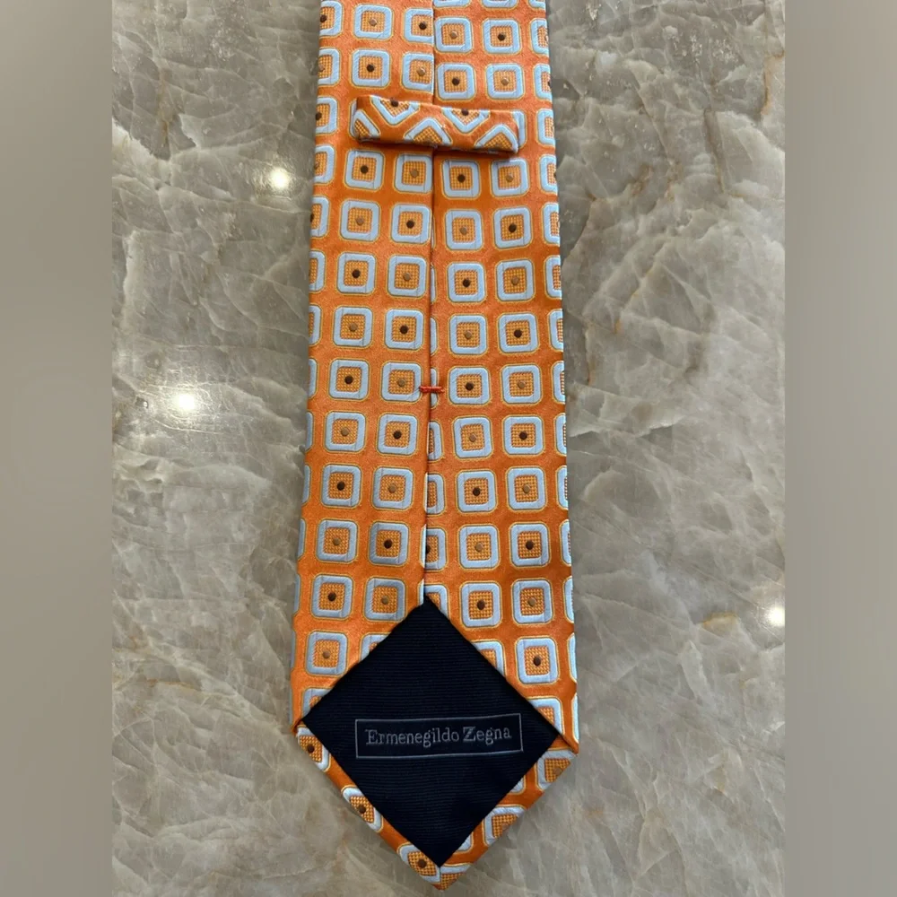 Ermenegildo Zegna Elegant 100% Silk Orange White Silver Patterned Formal Tie - Picture 3 of 5